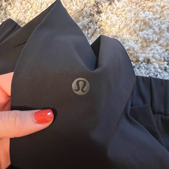 Lululemon On The Fly 7/8 Pant in Black size 4 - Picture 7 of 8
